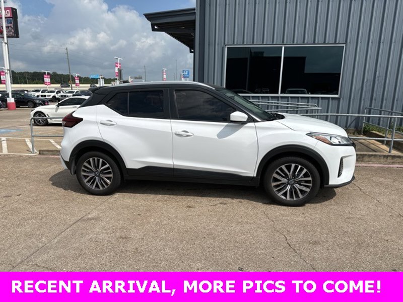 Certified 2022 Nissan Kicks SV image 1