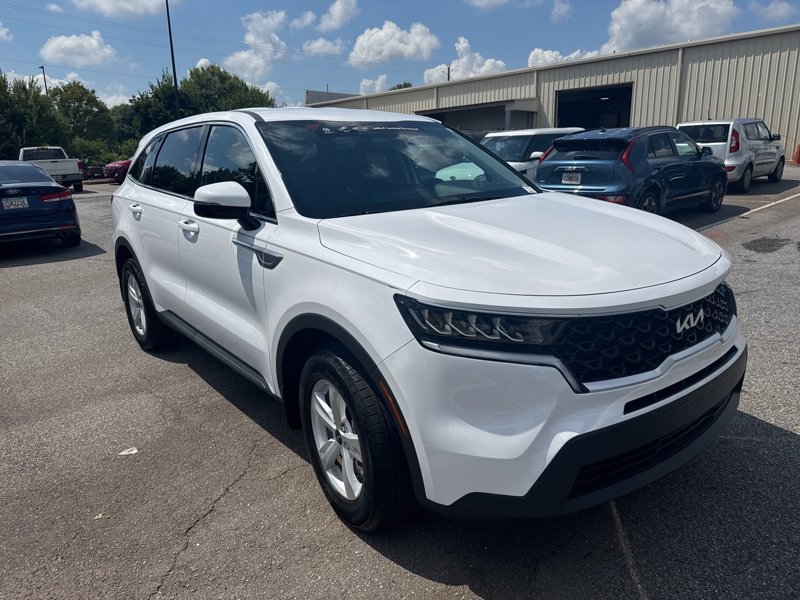 Certified 2023 Kia Sorento LX image 1
