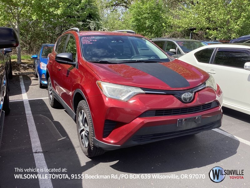 Used 2018 Toyota RAV4 LE image 1