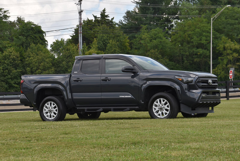 Certified 2024 Toyota Tacoma SR5 image 1