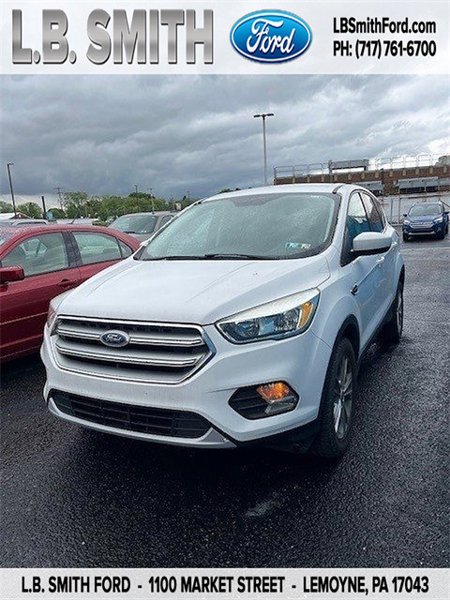 Used 2017 Ford Escape SE w/ SE Cold Weather Package image 1