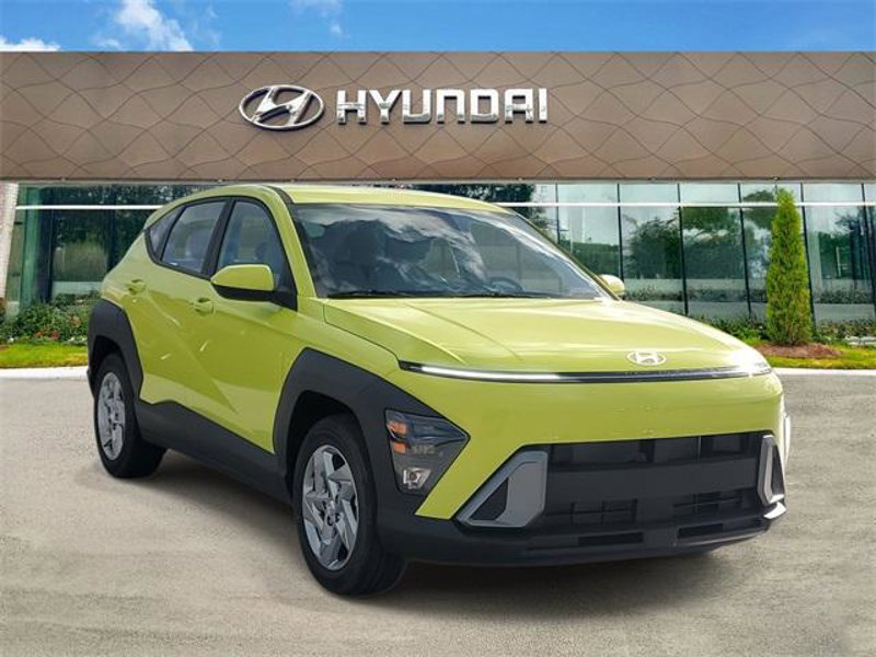 Certified 2025 Hyundai Kona SE image 1