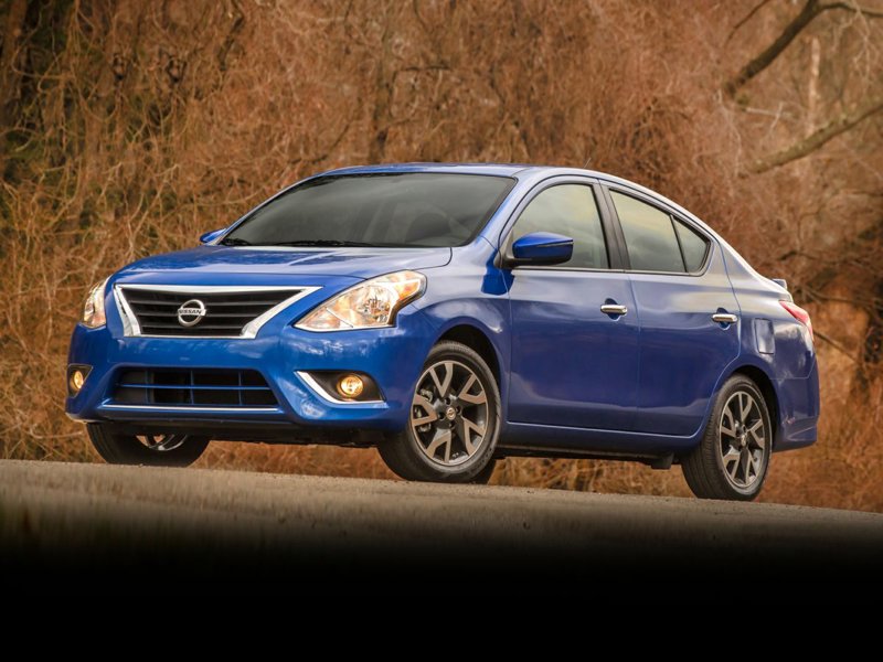 Used 2016 Nissan Versa SV image 1