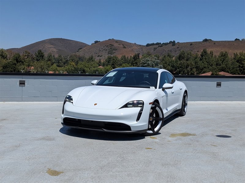 Certified 2022 Porsche Taycan image 1
