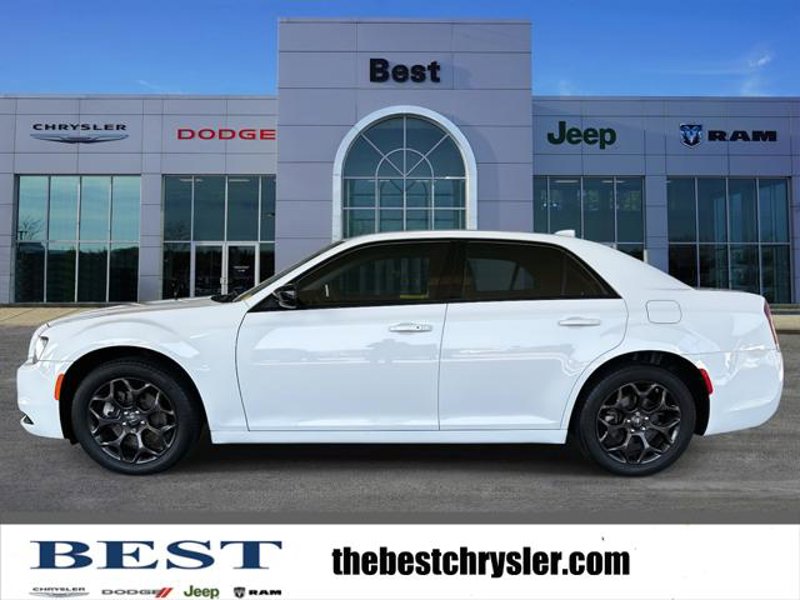 Certified 2022 Chrysler 300 Touring w/ Sport Appearance Package image 1