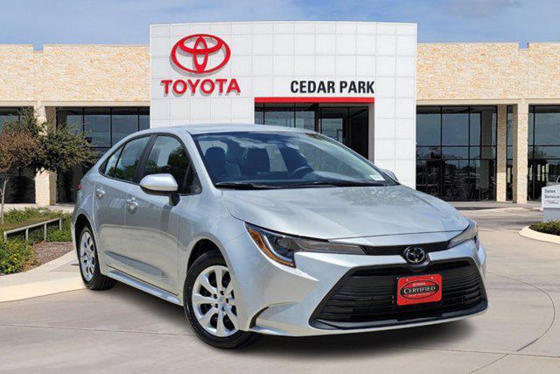 Certified 2025 Toyota Corolla LE image 1