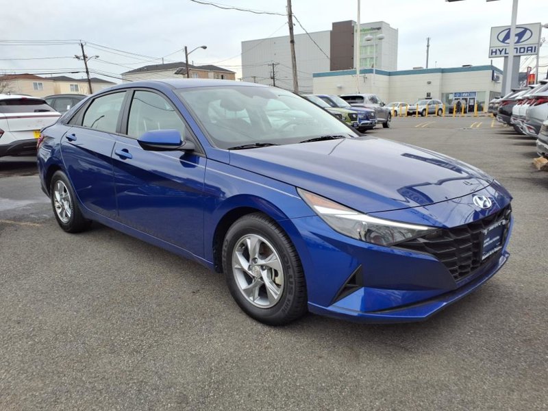 Certified 2022 Hyundai Elantra SE image 1