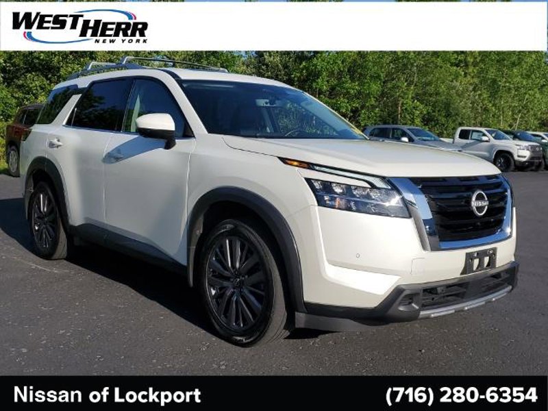 Certified 2024 Nissan Pathfinder SL image 1
