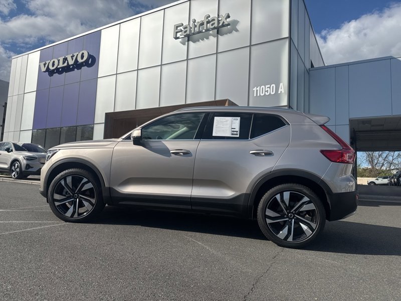 Certified 2024 Volvo XC40 B5 Ultimate w/ Protection Package Premier image 1