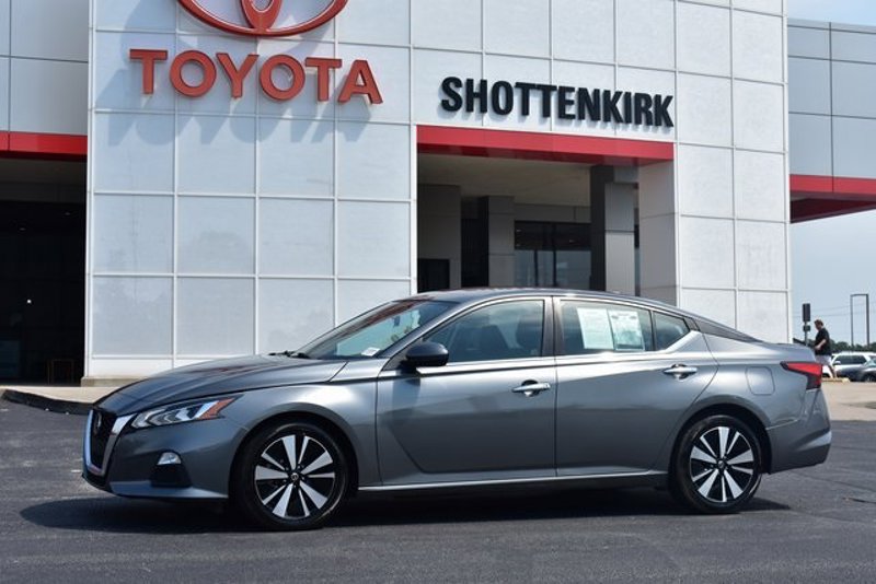 Used 2022 Nissan Altima 2.5 SV image 1