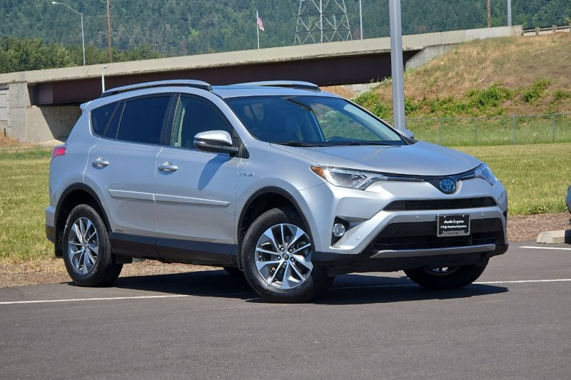 Used 2016 Toyota RAV4 XLE w/ Convenience Package image 1