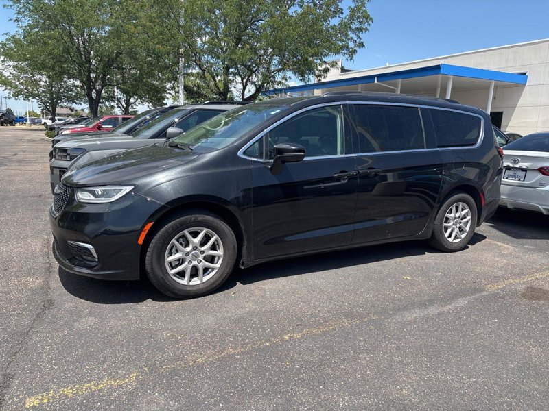 Used 2022 Chrysler Pacifica Touring-L image 1