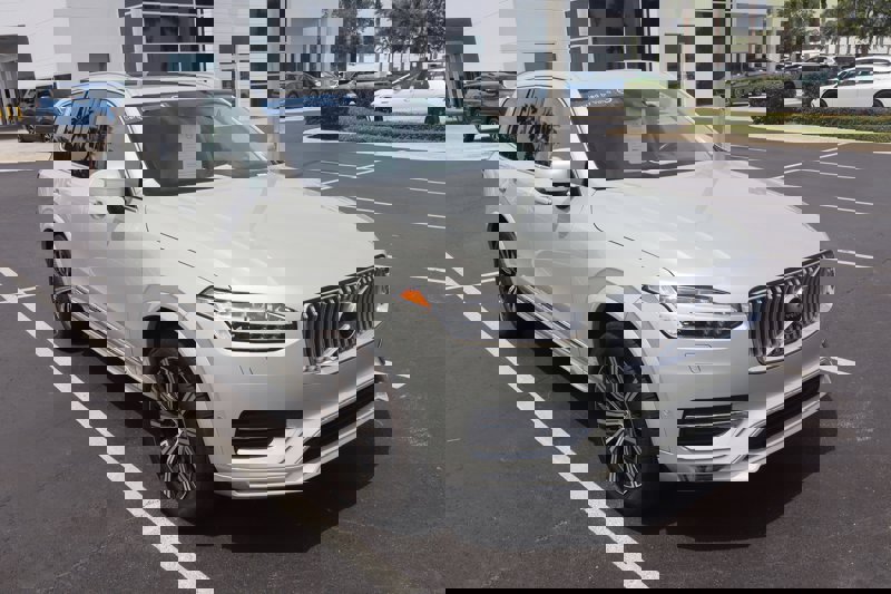 Certified 2022 Volvo XC90 T6 Inscription w/ Lounge Package image 1