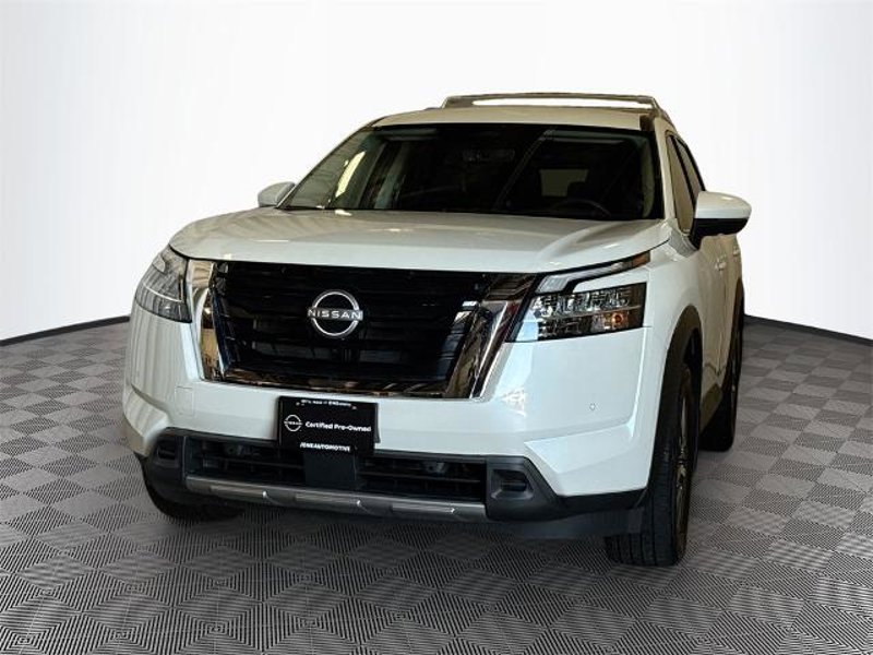 Certified 2024 Nissan Pathfinder SL image 1