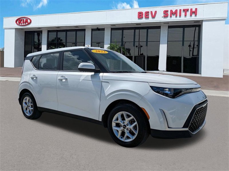 Certified 2023 Kia Soul LX w/ LX Technology Package image 1