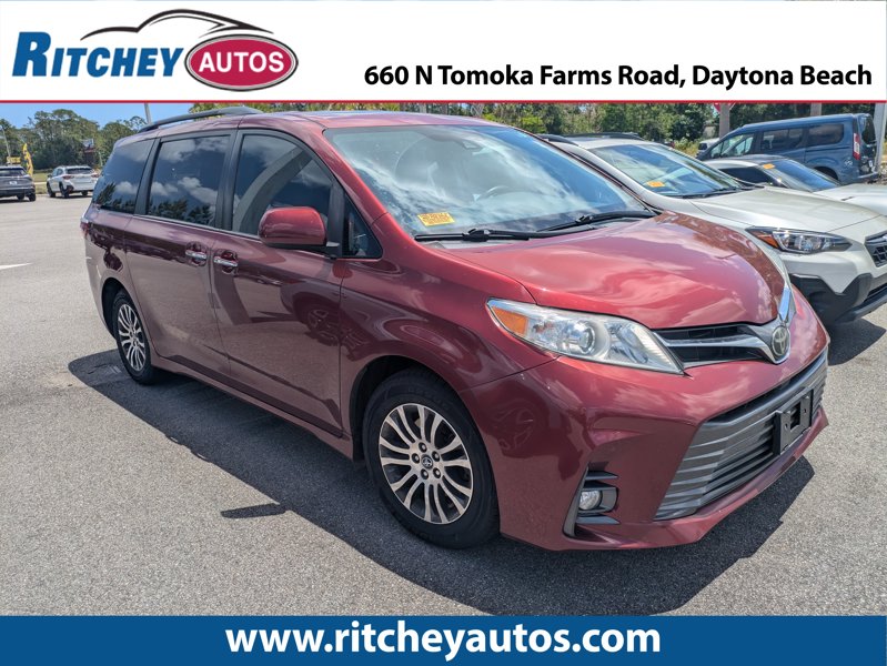 Used 2019 Toyota Sienna XLE image 1