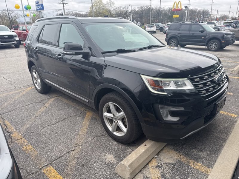 Used 2017 Ford Explorer XLT w/ Equipment Group 202A image 1