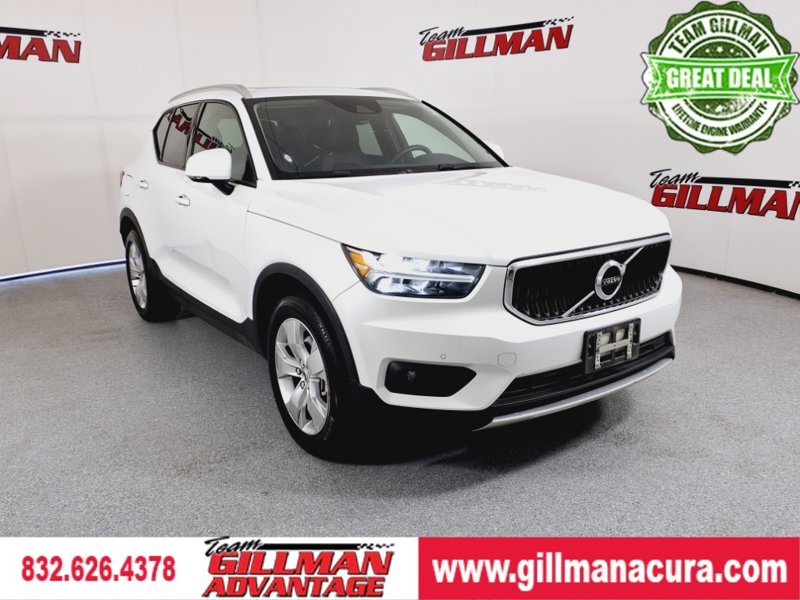Used 2022 Volvo XC40 T5 Momentum w/ Premium Package image 1