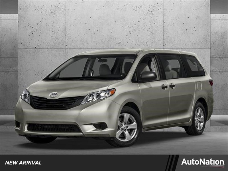 Used 2015 Toyota Sienna LE image 1