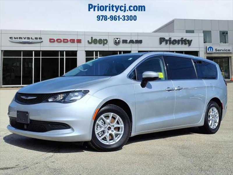 Certified 2023 Chrysler Voyager LX image 1