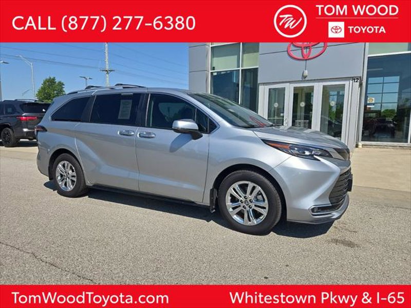 Certified 2024 Toyota Sienna Platinum image 1