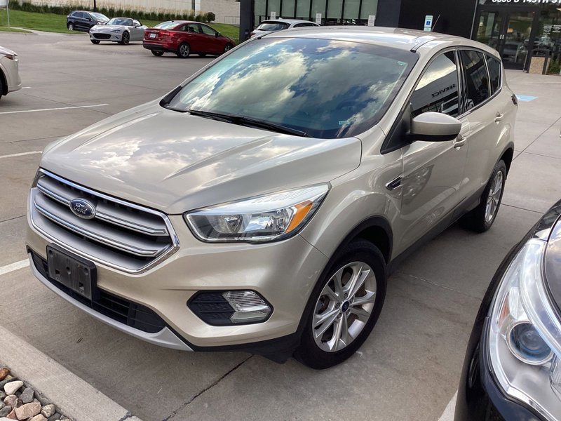 Used 2017 Ford Escape SE image 1