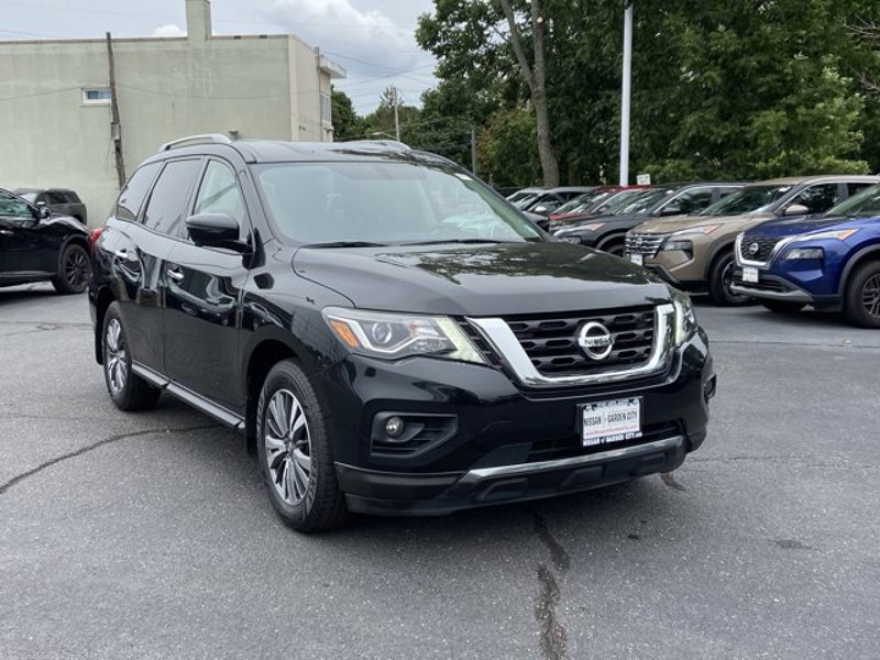Certified 2020 Nissan Pathfinder SL image 1