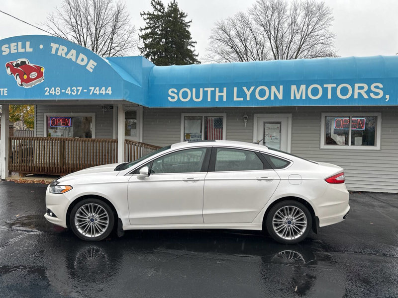 Used 2016 Ford Fusion SE image 1