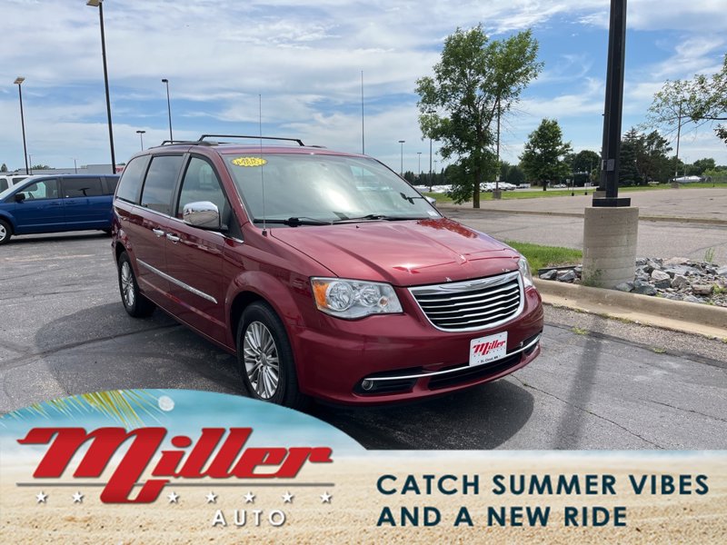Used 2016 Chrysler Town & Country Touring-L w/ Trailer Tow Group image 1