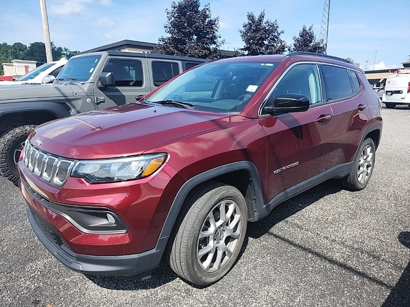 Used 2022 Jeep Compass Latitude image 1