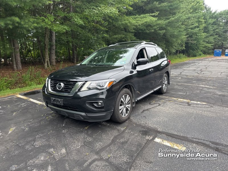Used 2018 Nissan Pathfinder SV image 1