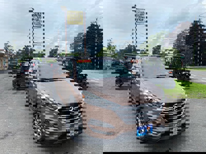 Used 2017 Hyundai Tucson SE image 1