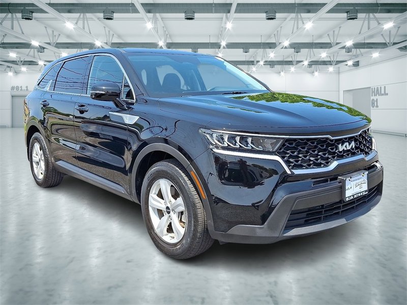 Certified 2022 Kia Sorento LX image 1
