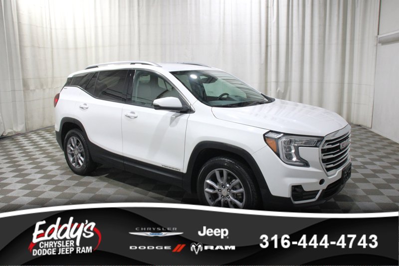Used 2023 GMC Terrain SLT image 1