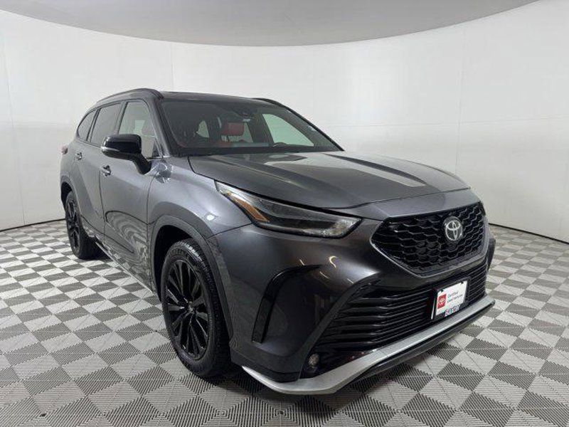 Certified 2023 Toyota Highlander XSE image 1