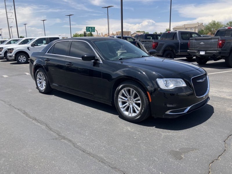 Used 2017 Chrysler 300 Limited image 1