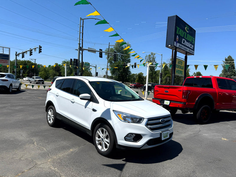 Used 2019 Ford Escape SE image 1