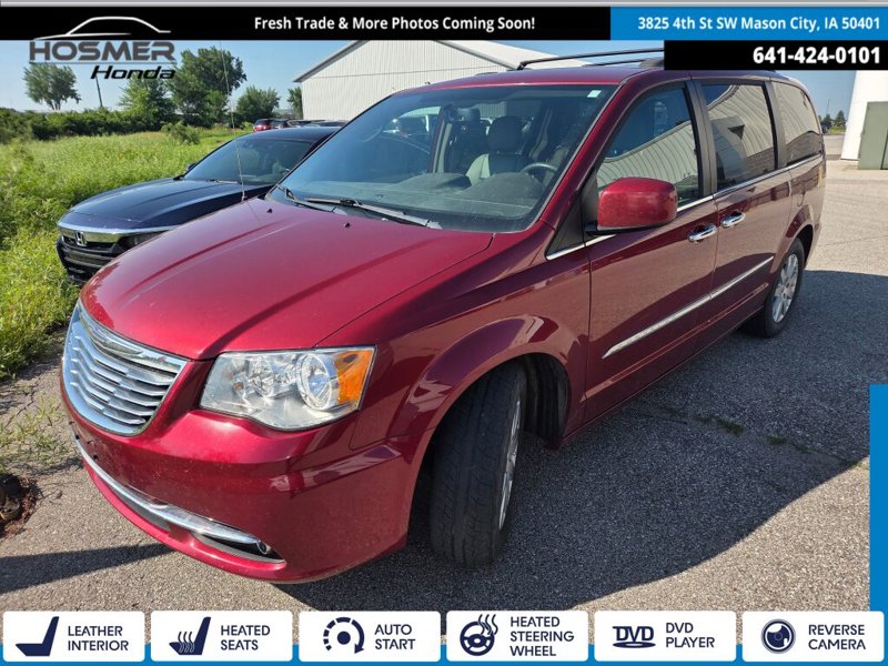 Used 2016 Chrysler Town & Country Touring w/ Driver Convenience Group image 1