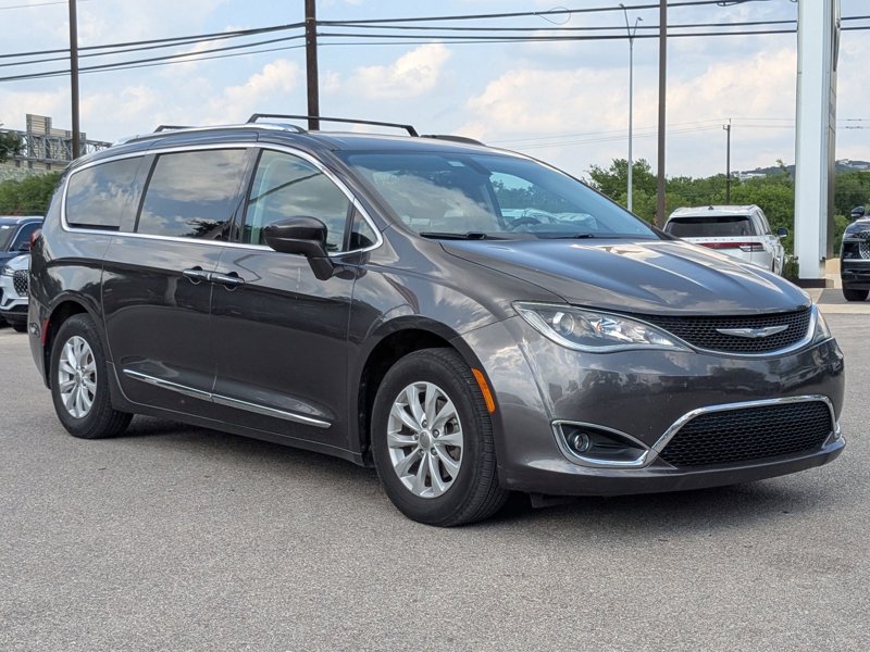 Used 2019 Chrysler Pacifica Touring-L image 1
