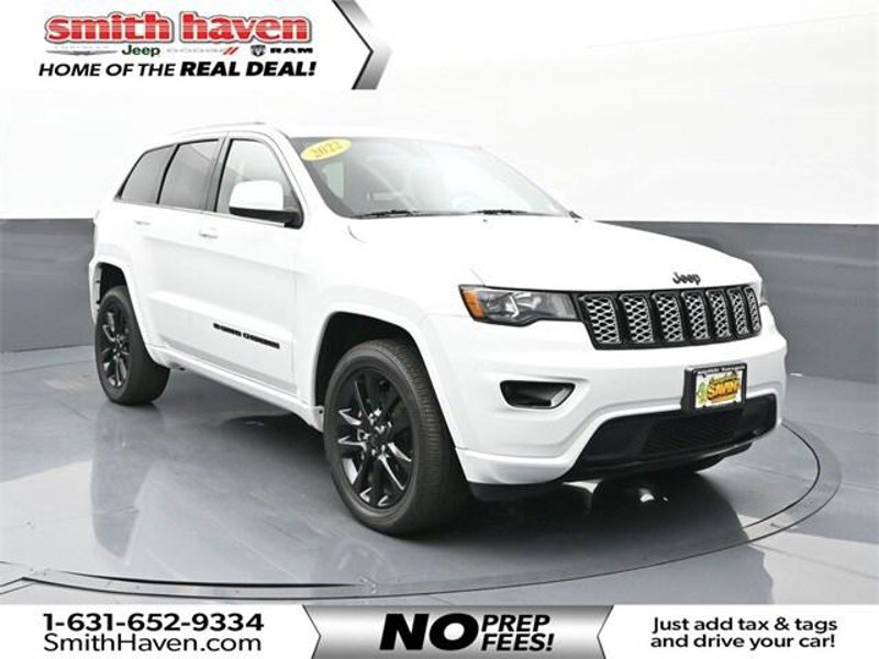 Certified 2022 Jeep Grand Cherokee Laredo X image 1