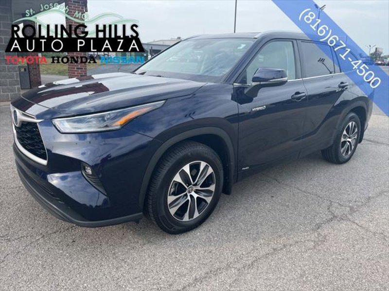 Certified 2021 Toyota Highlander XLE image 1