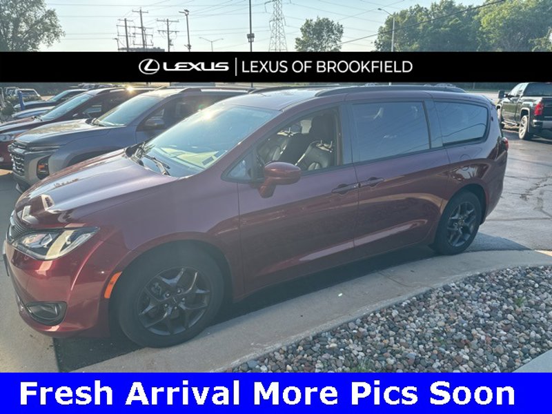 Used 2018 Chrysler Pacifica Touring-L Plus image 1