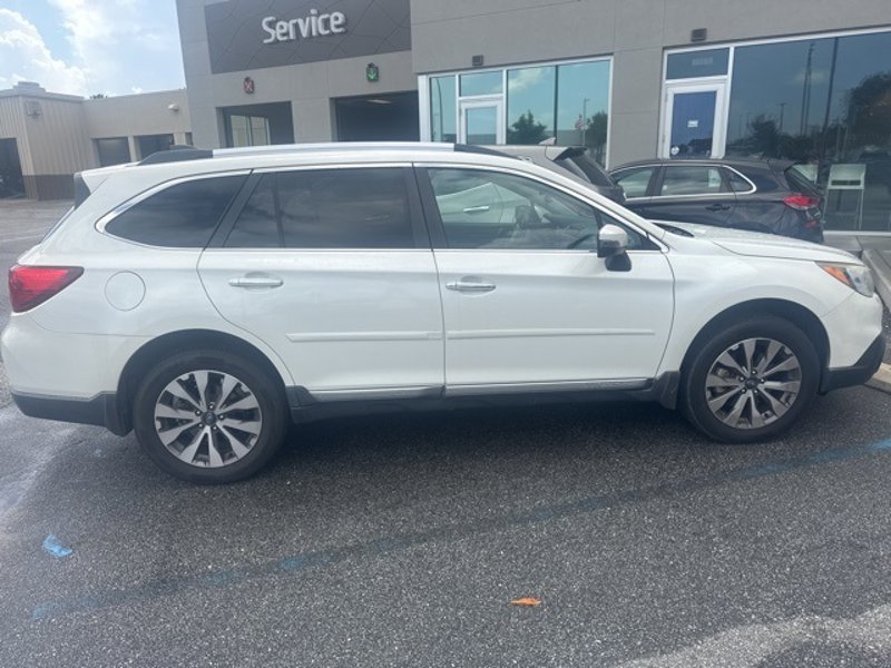 Used 2017 Subaru Outback 3.6R Touring w/ Popular Package #5A image 1