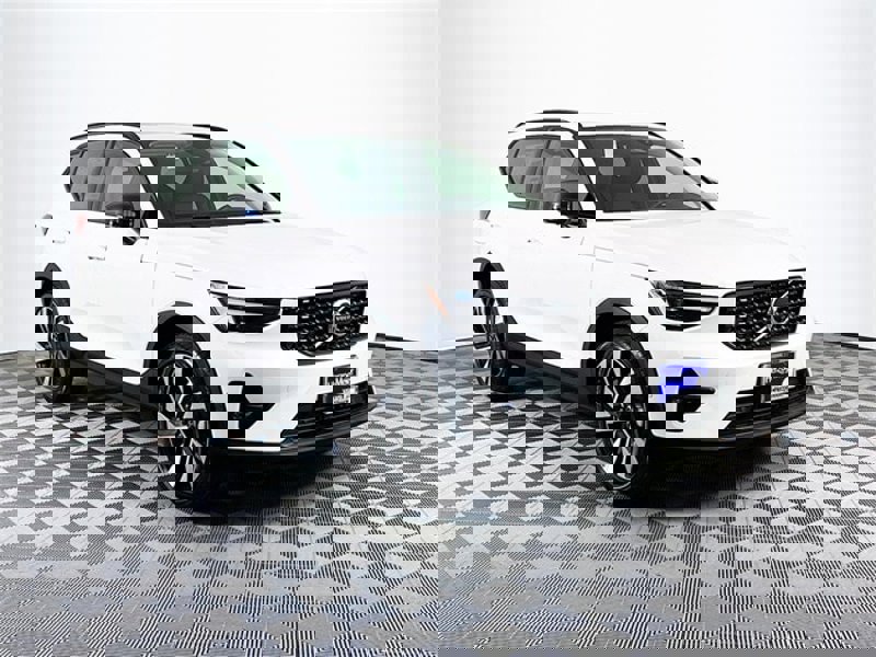 Certified 2023 Volvo XC40 B5 Ultimate w/ Protection Package Premier image 1