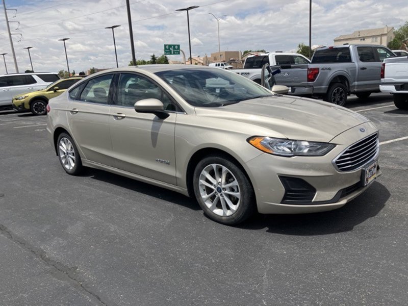 Used 2019 Ford Fusion SE image 1