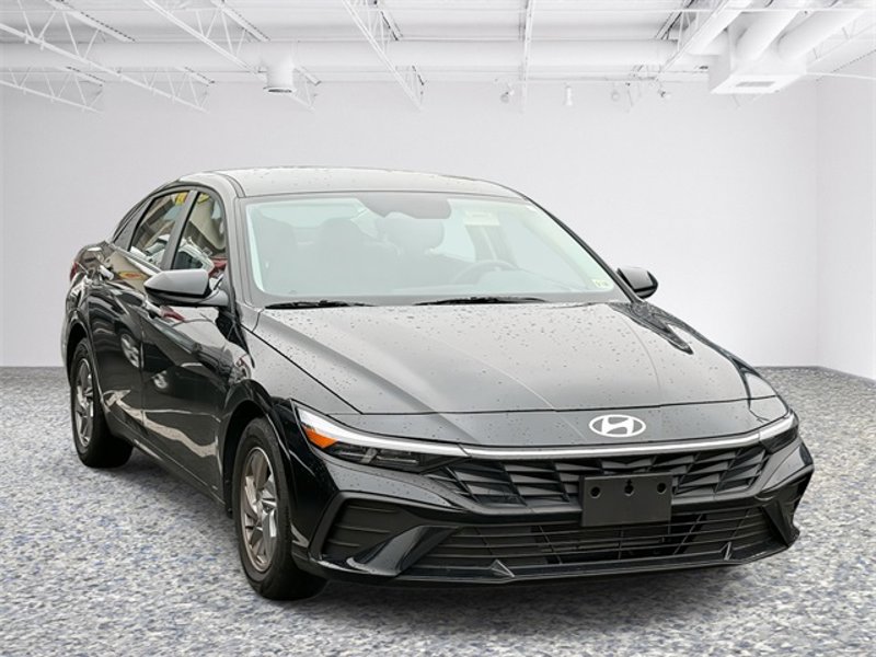 Certified 2025 Hyundai Elantra SE w/ Cargo Package image 1