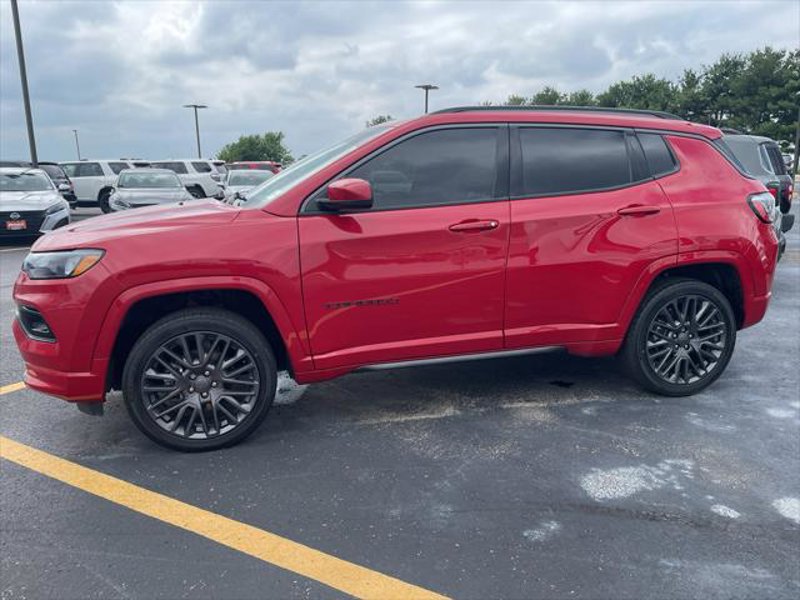 Certified 2022 Jeep Compass Limited image 1
