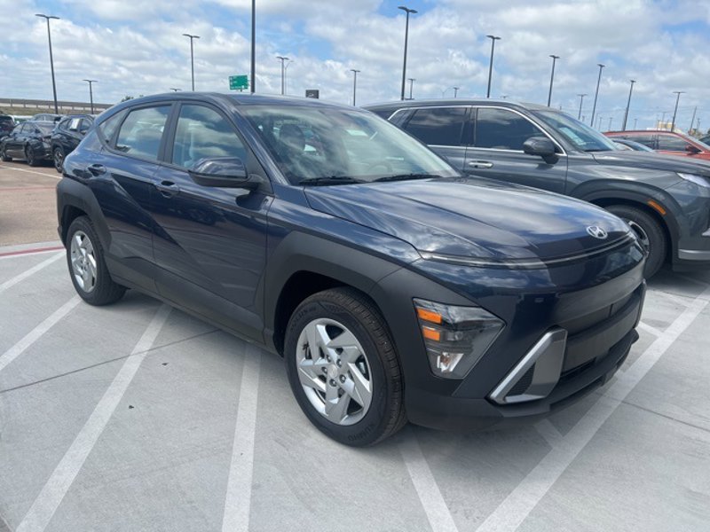 Certified 2025 Hyundai Kona SE image 1