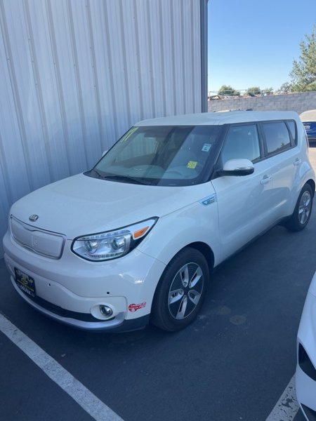 Used 2017 Kia Soul EV + image 1