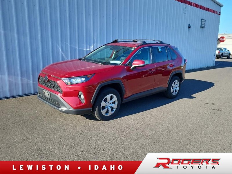 Used 2021 Toyota RAV4 LE image 1